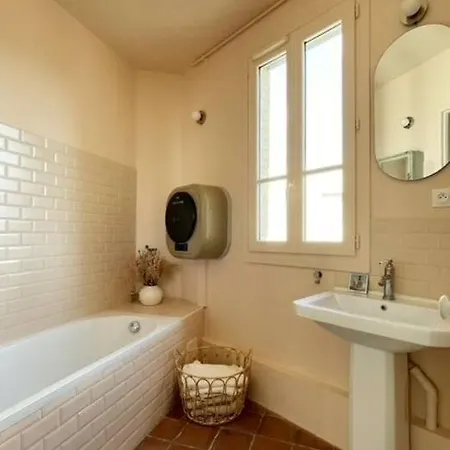 Proche Montmartre Apartment *